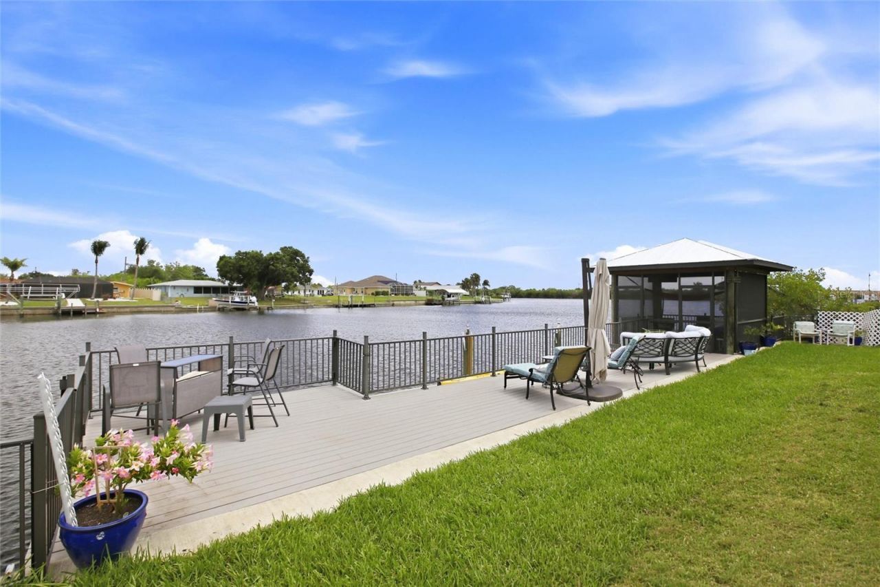 165 W Tarpon Boulevard Nw, Port Charlotte, FL 33952 Photo