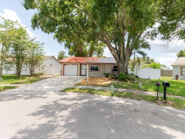 2009 PEPPERTREE COURT, OLDSMAR, FL 34677