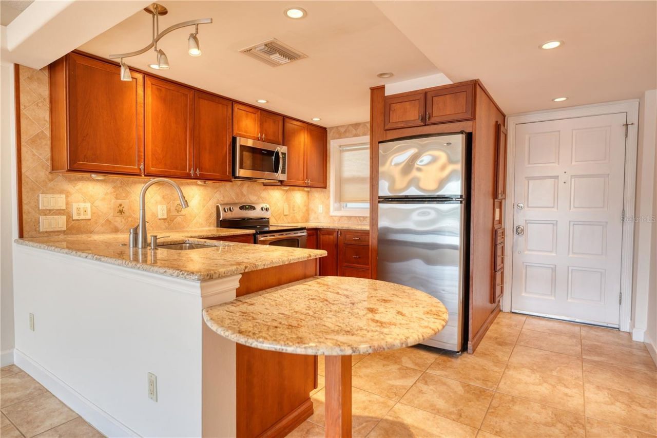 1100 N Shore Drive Ne, Unit 505, Saint Petersburg, FL 33701 Photo