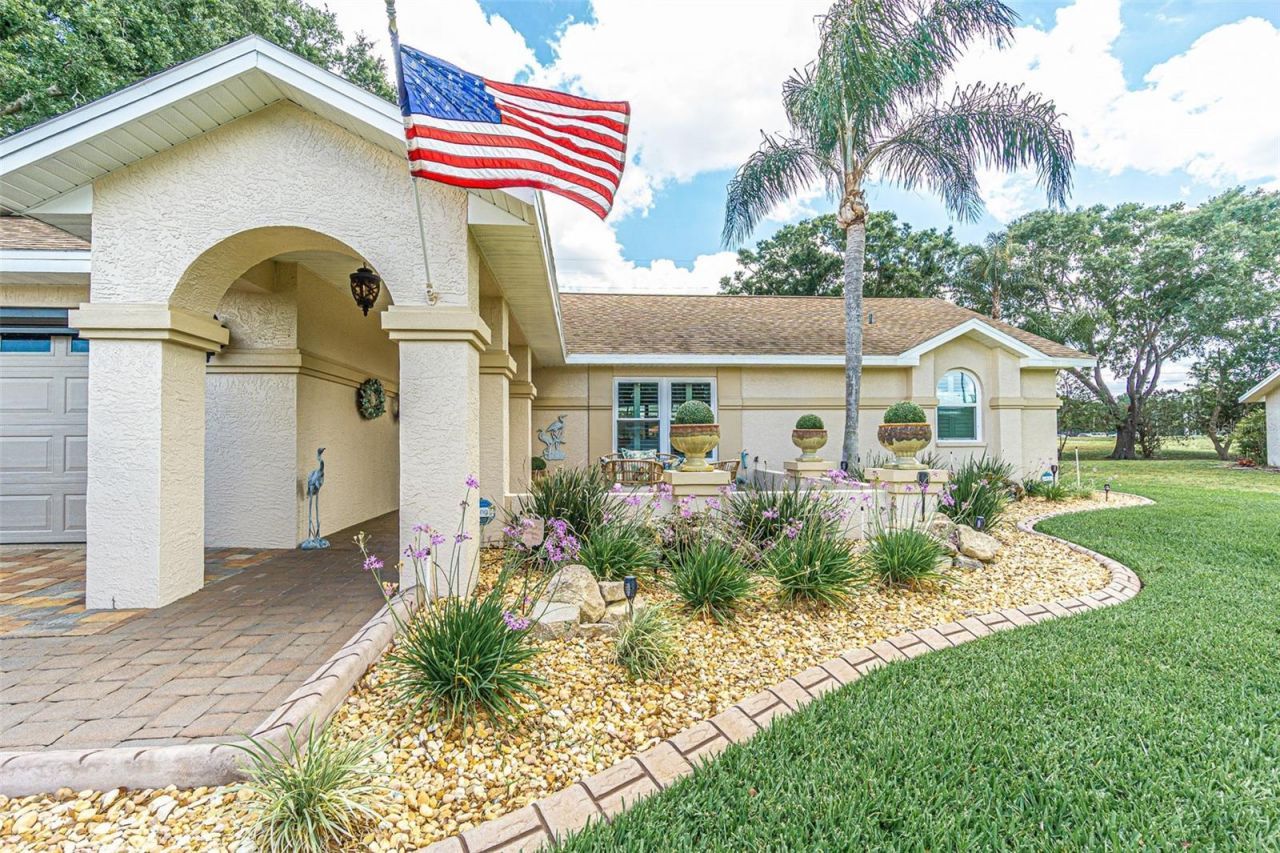 6132 Silver Oaks Drive , Zephyrhills, FL 33542 Photo
