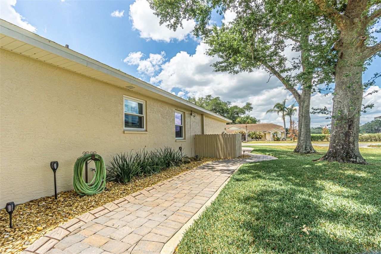6132 Silver Oaks Drive , Zephyrhills, FL 33542 Photo