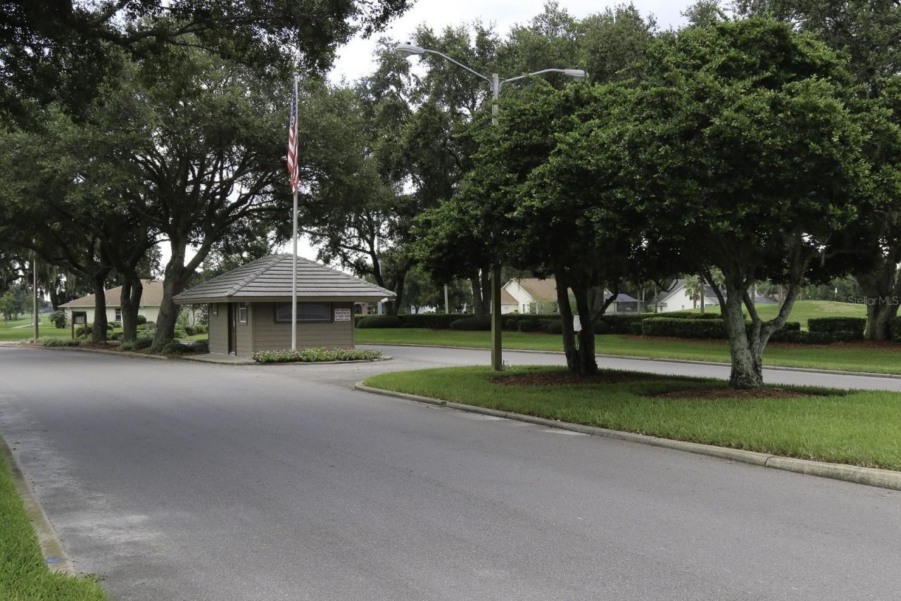 6132 Silver Oaks Drive , Zephyrhills, FL 33542 Photo