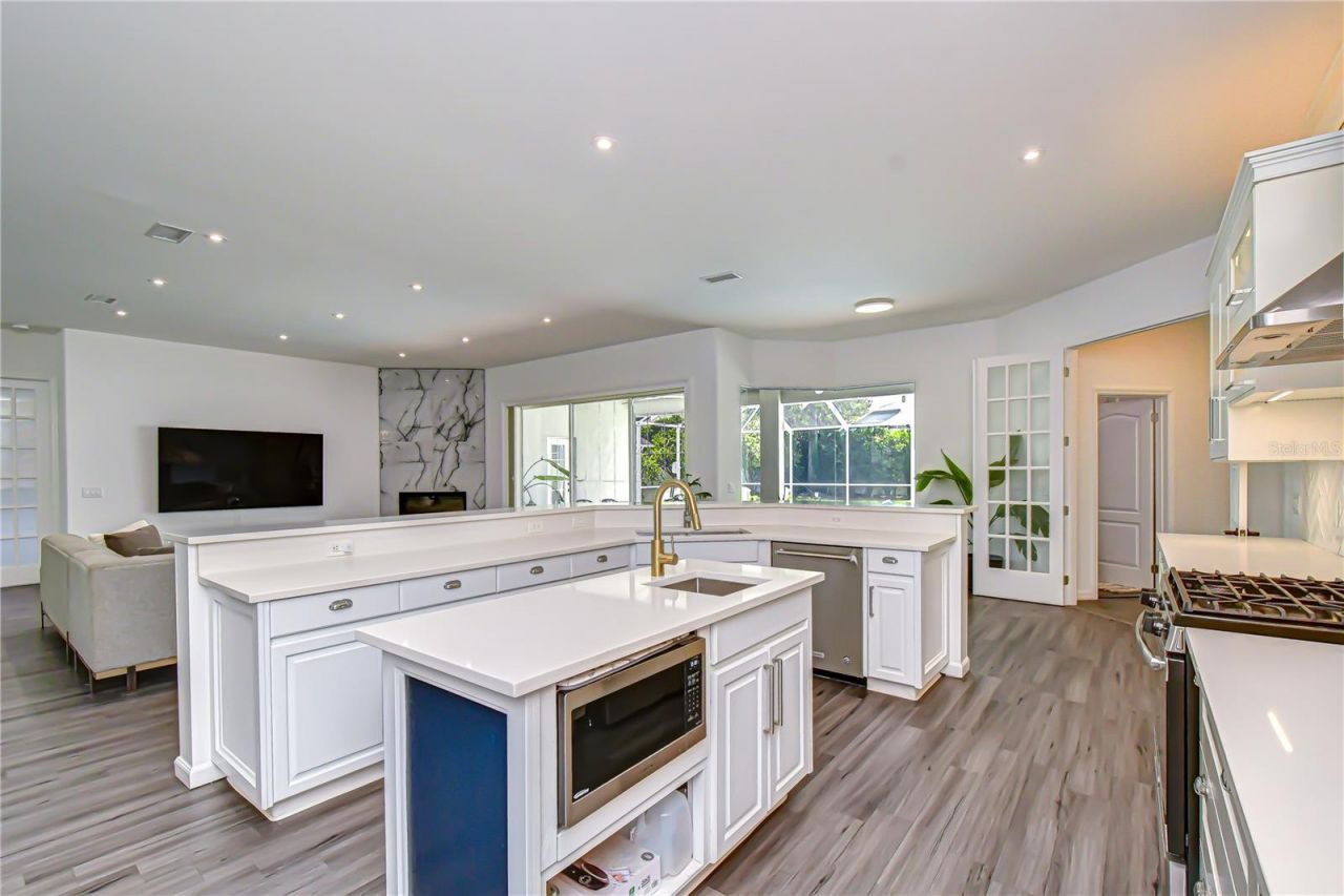 2228 Valrico Forest Drive , Valrico, FL 33594 Photo