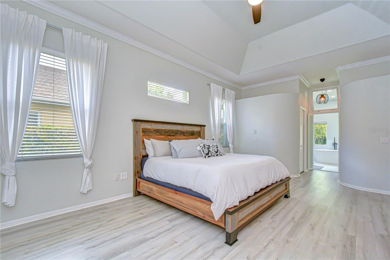 2228 Valrico Forest Drive , Valrico, FL 33594 Photo