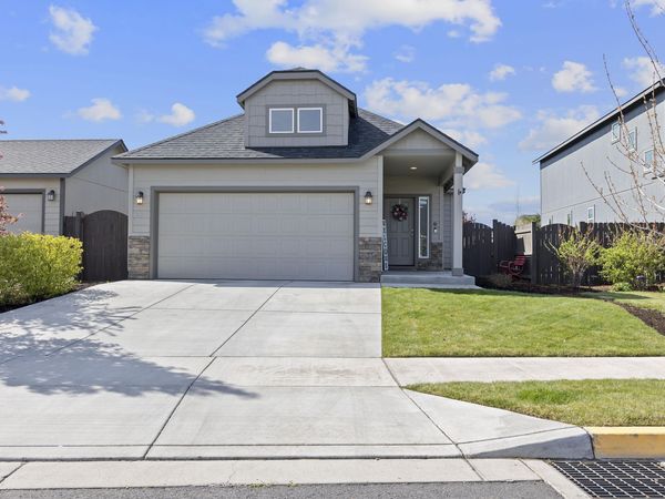 2426 NW Ivy Way, Redmond, OR 97756