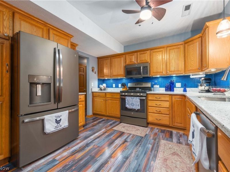 640 W Martin Avenue , Amherst, OH 44001 Photo 10