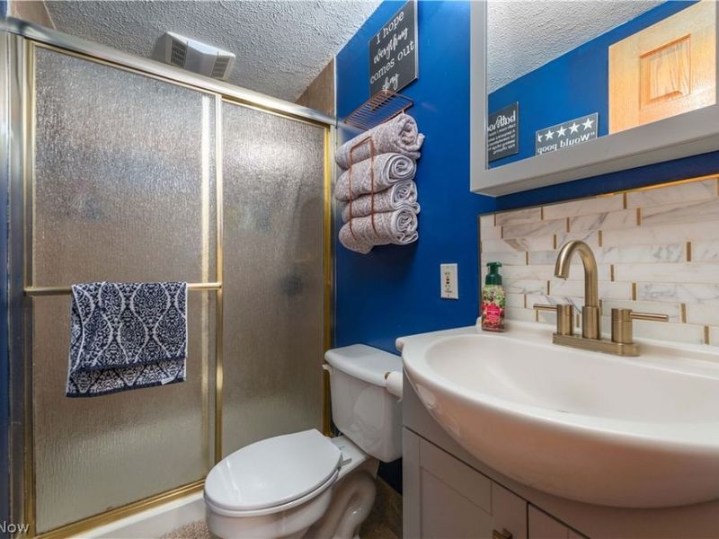 640 W Martin Avenue , Amherst, OH 44001 Photo 19