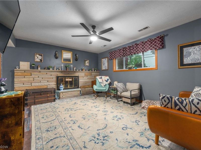 640 W Martin Avenue , Amherst, OH 44001 Photo 5