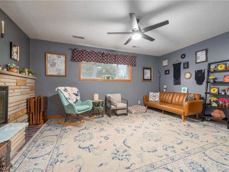 640 W Martin Avenue , Amherst, OH 44001 Photo 8