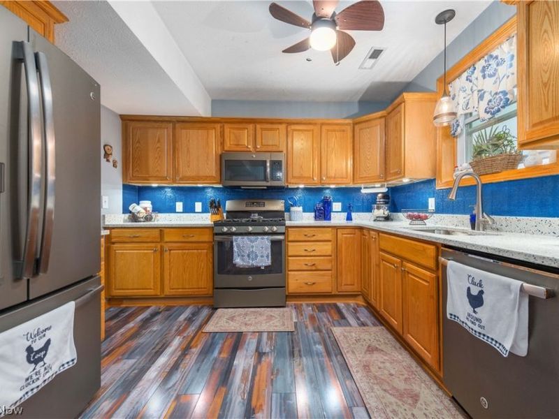 640 W Martin Avenue , Amherst, OH 44001 Photo 9