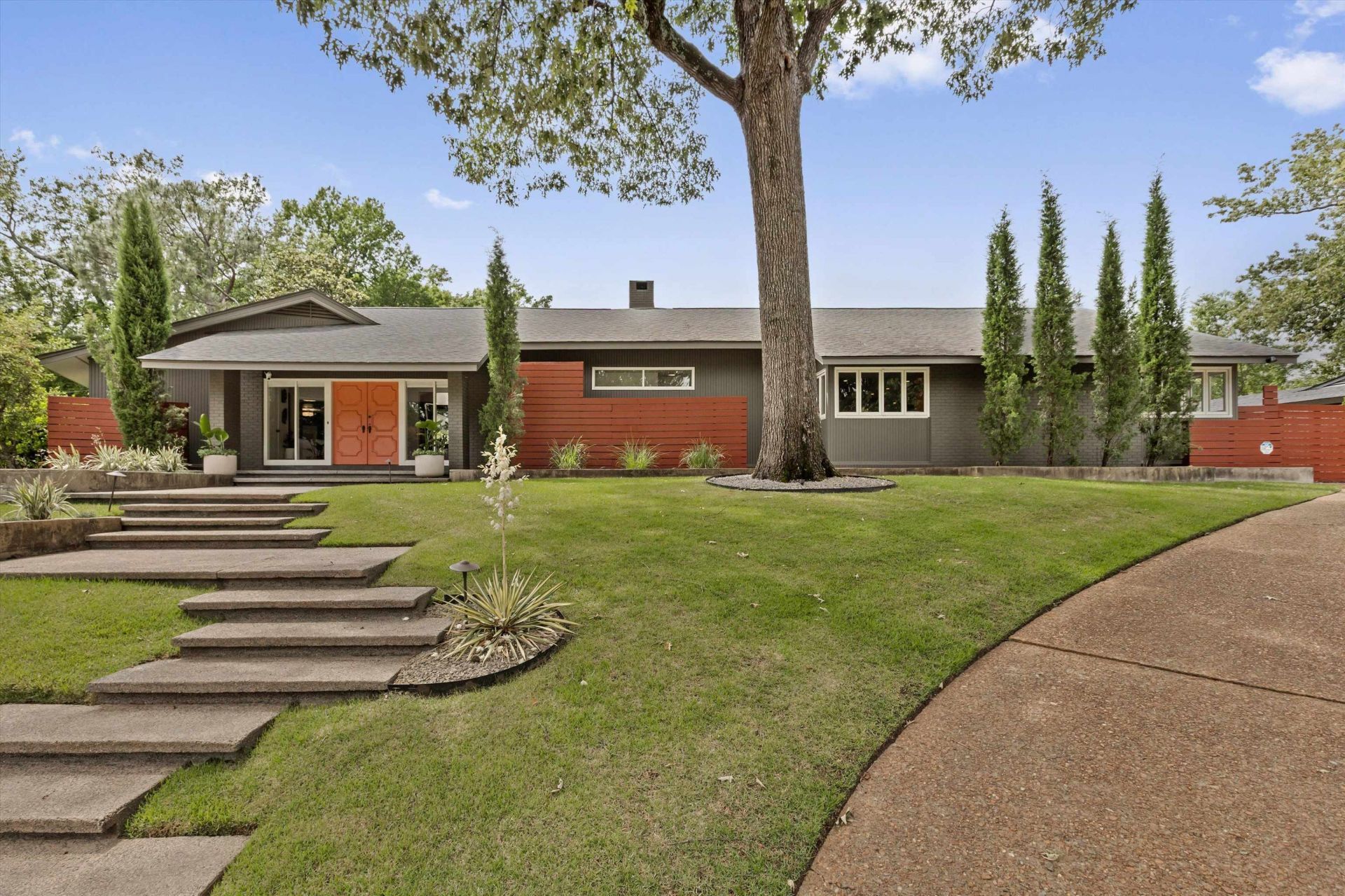 349 Shady Woods Cv, Memphis, TN 38120 Main Photo