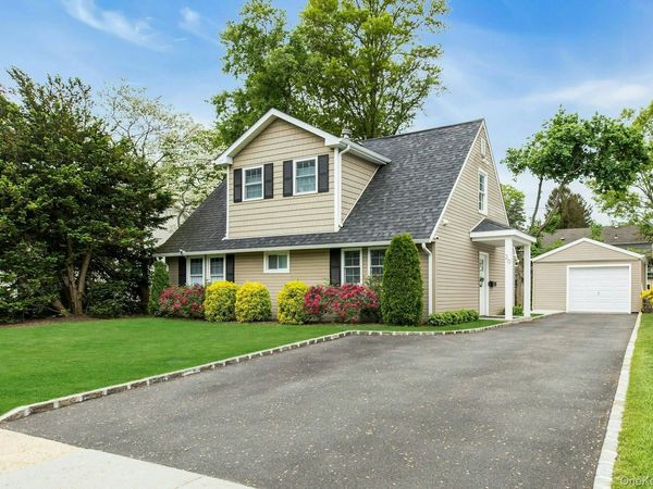 20 Robert Road , Glen Cove, NY 11542