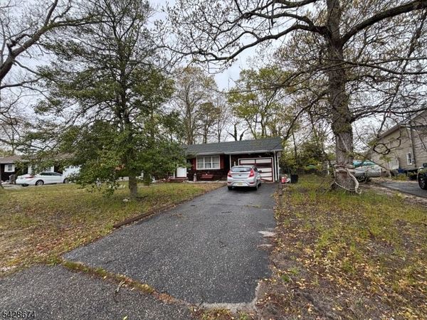 326 Normandie Dr, Lacey, NJ 08731