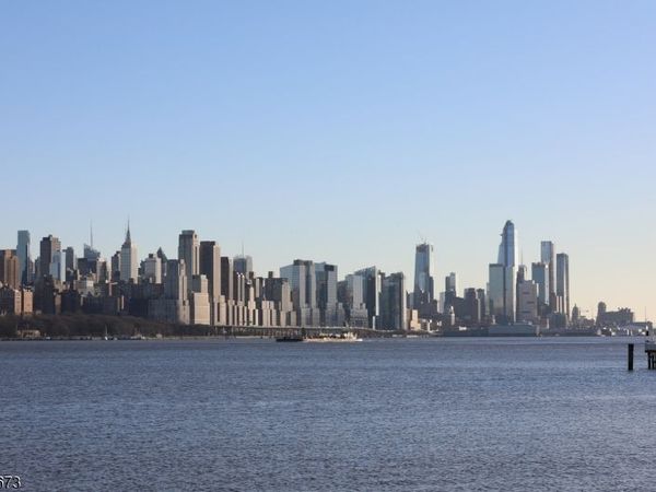 129 The Promenade, Edgewater, NJ 07020