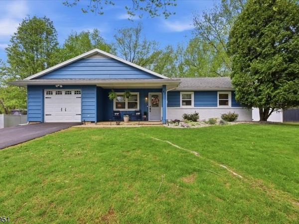 47 Pudding Stone Way, Lopatcong, NJ 08865