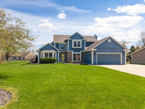 W227N2540 Meadowood Ln, Pewaukee, WI 53186