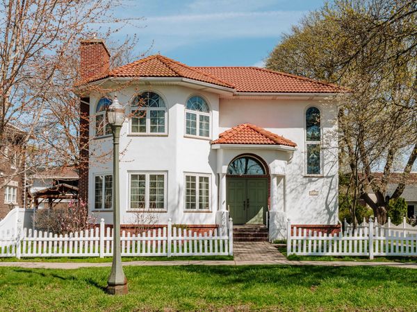 921 W Main St, Lake Geneva, WI 53147