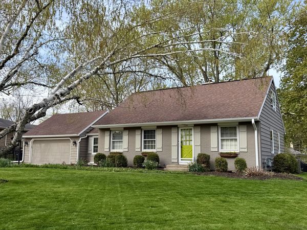1245 N 121st St, Wauwatosa, WI 53226