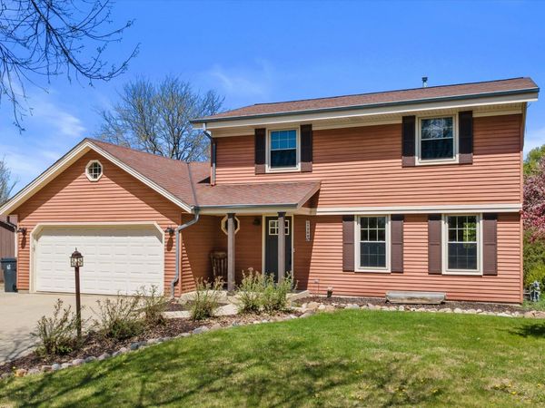 1200 W Tiffany Ln, Oak Creek, WI 53154
