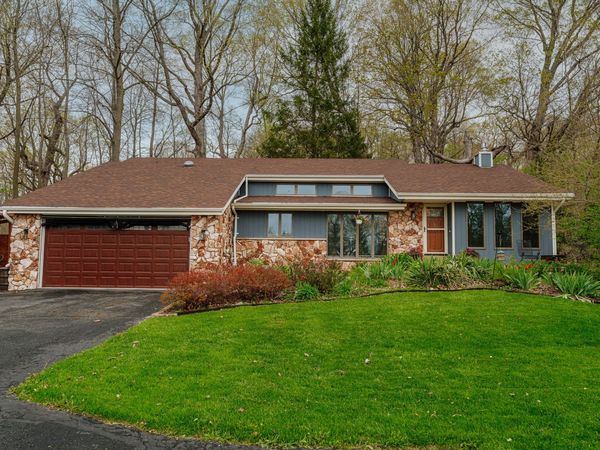 S86W24960 Stonehill Dr, Vernon, WI 53149