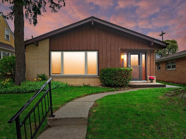 5224 W Rita Dr, West Allis, WI 53219