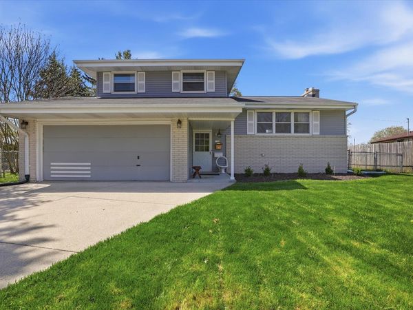 6009 Oriole Ln, Greendale, WI 53129
