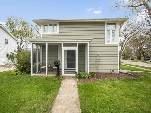 736 N Cumberland Rd, Waukesha, WI 53188