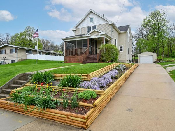 589 W Chestnut St, Burlington, WI 53105