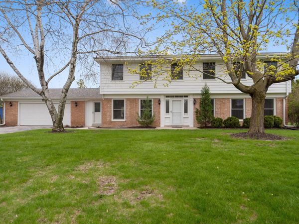 9445 N Fairway Dr, Bayside, WI 53217