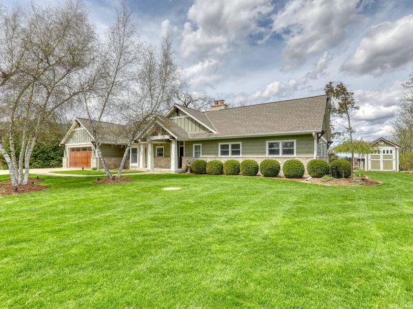 W323N6775 Wildwood Point Rd, Merton, WI 53029