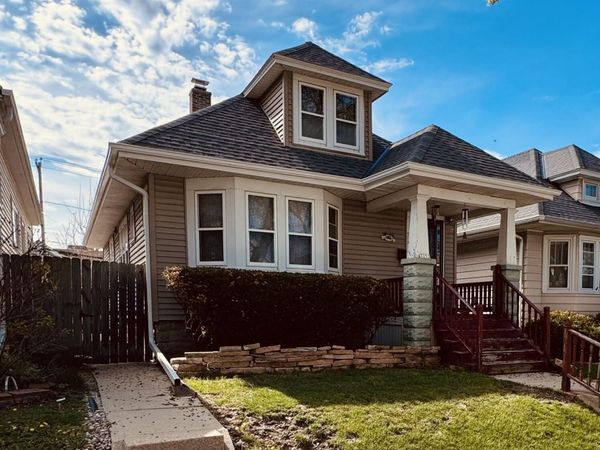 3253 S 15th St S, Milwaukee, WI 53215