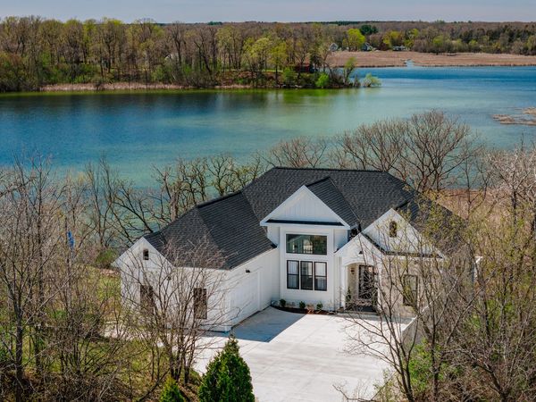 1835 N Davies Dr, Summit, WI 53066