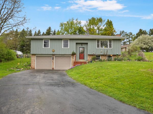 W293S3017 Ancestral Dr, Genesee, WI 53188