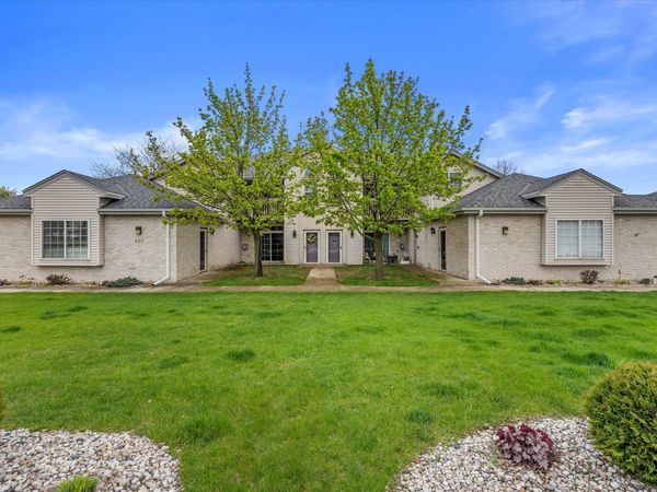 425 W Aspen Dr, Unit #2, Oak Creek, WI 53154