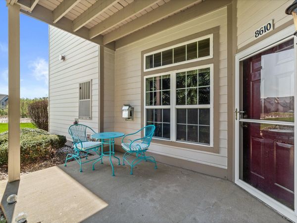 8610 S Roxbury Way, Oak Creek, WI 53154