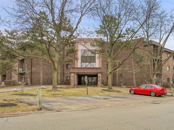 1002 Castilian Court , Unit 302, Glenview, IL 60025