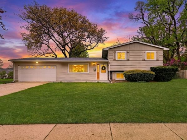 18320 W Linda Lane , Gurnee, IL 60031