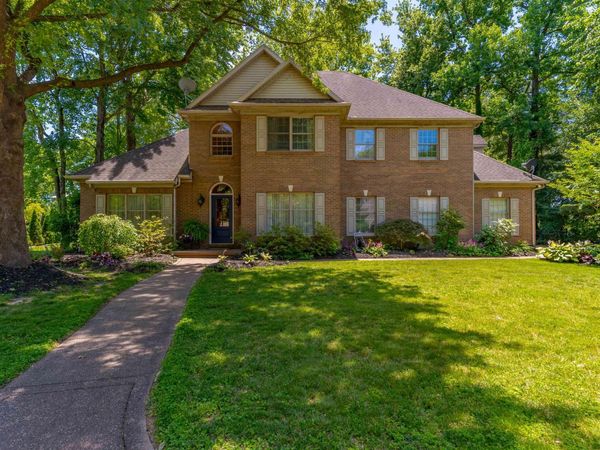 2200 Eaglewood Drive, Newburgh, IN 47630