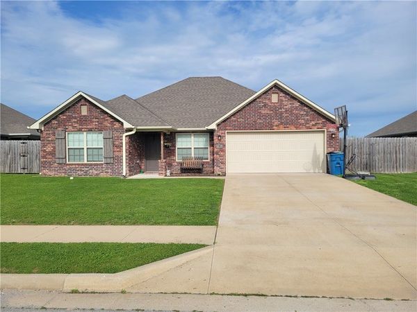 828 Brook Street , Gentry, AR 72734