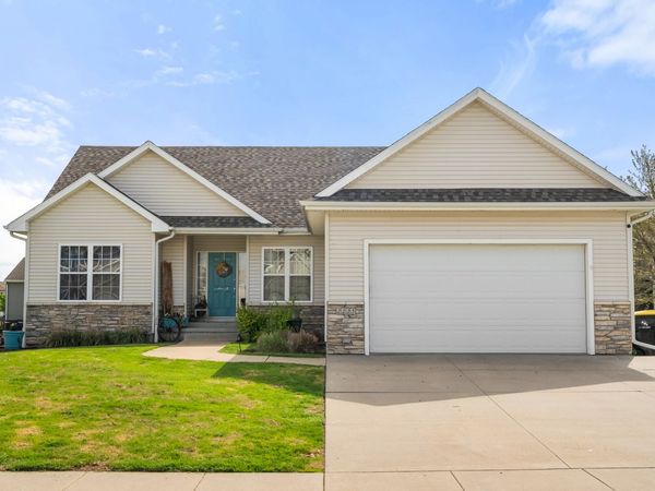 2225 SE Prairie Creek Drive, Waukee, IA 50263