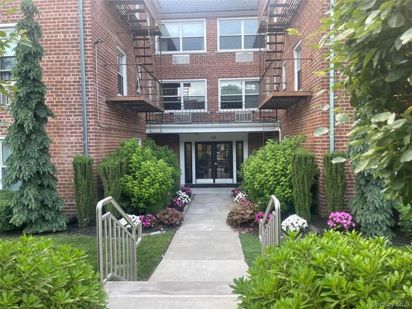124 S Park Avenue , Unit 1-P, Rockville Centre, NY 11570