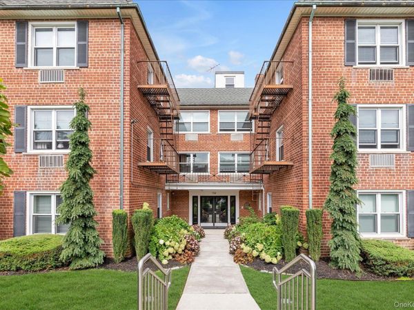 124 S Park Avenue , Unit 1-P, Rockville Centre, NY 11570