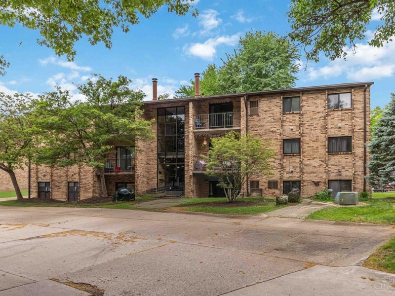 537 Davis Road, Unit 12, Pierce Twp, OH 45255 Photo 2