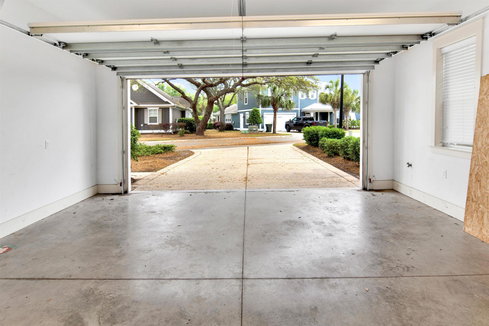 451 Banyan Place  Photo 33