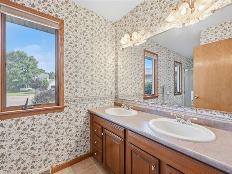 358 Tessa Place, Cortland, OH 44410 Photo 10