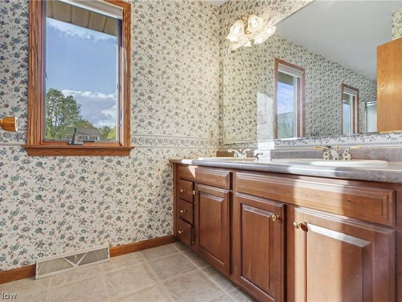 358 Tessa Place , Cortland, OH 44410 Photo 15