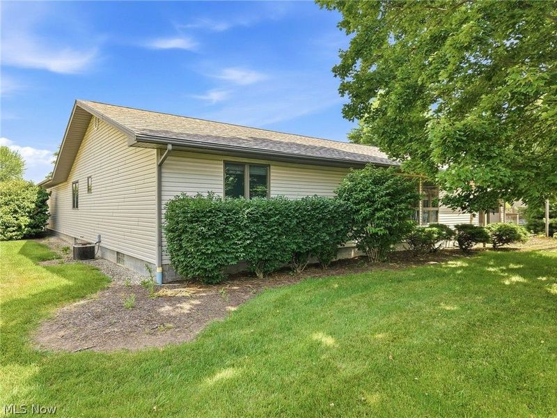 358 Tessa Place, Cortland, OH 44410 Photo 19