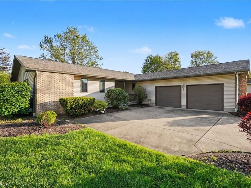 358 Tessa Place, Cortland, OH 44410 Photo 2