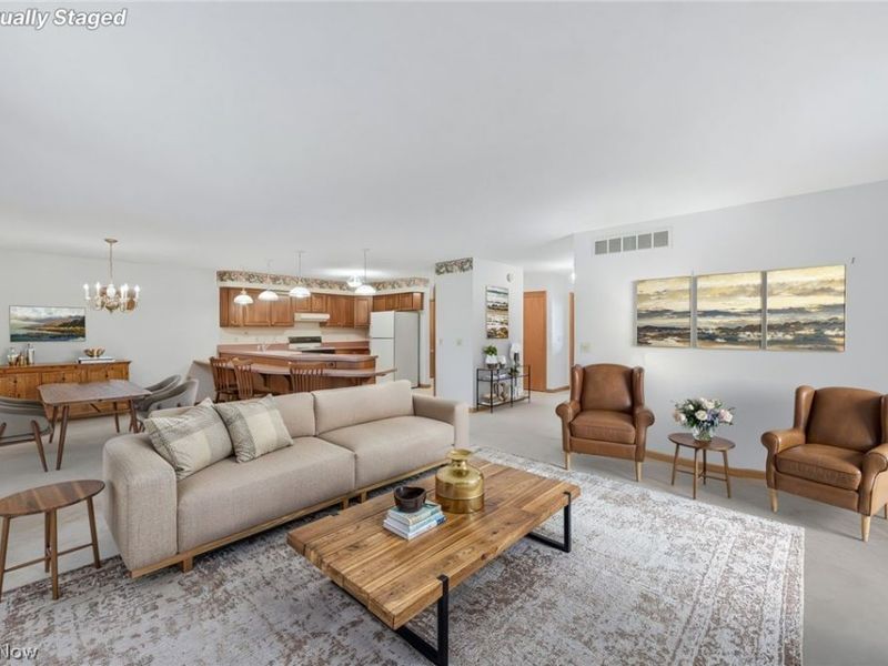 358 Tessa Place, Cortland, OH 44410 Photo 4