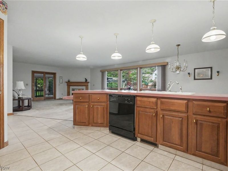 358 Tessa Place , Cortland, OH 44410 Photo 7